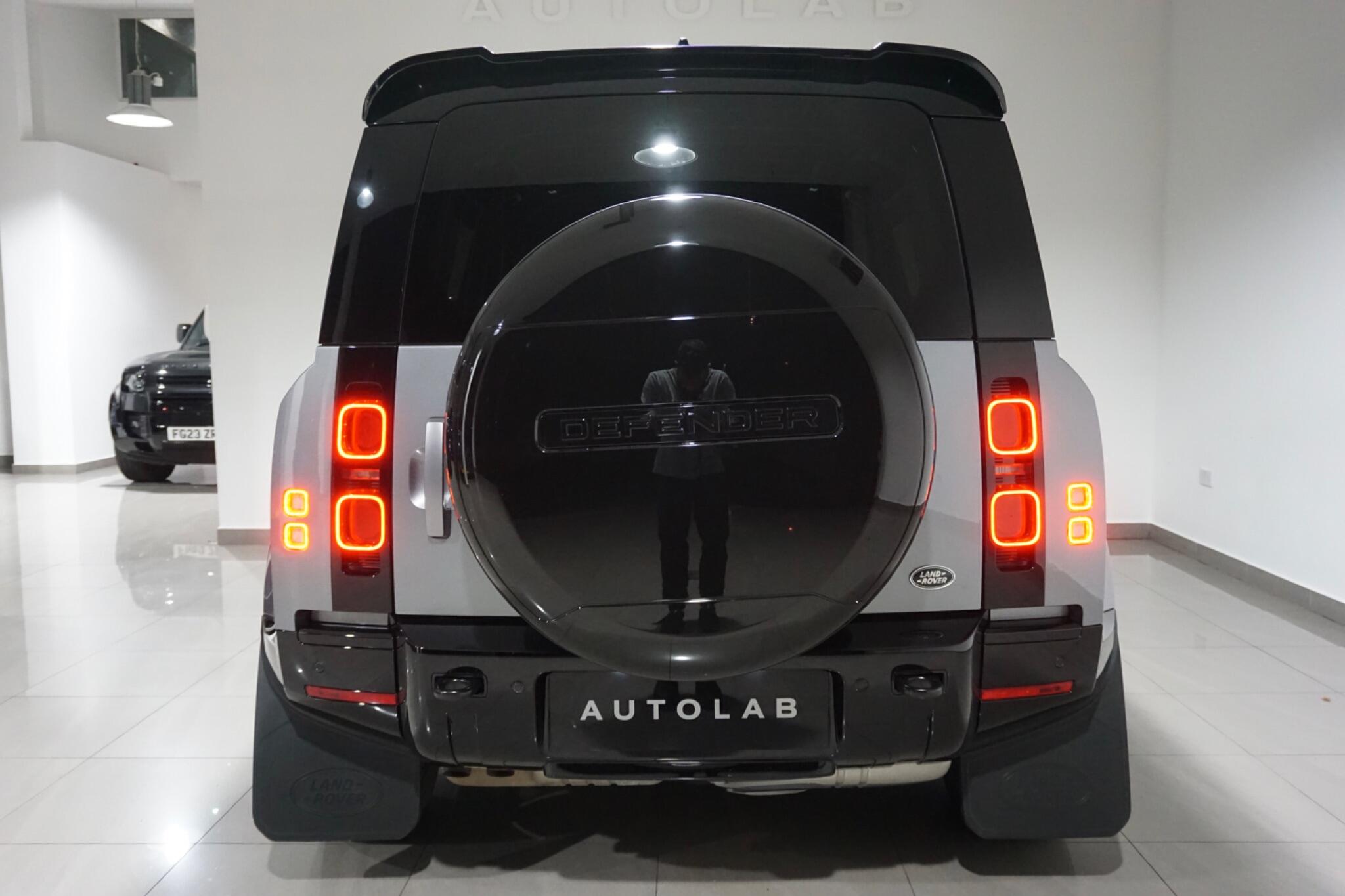 Land Rover Defender 110 3.0 D300 MHEV X-Dynamic SE SUV 5dr Diesel Auto 4WD Euro 6 (s/s) (300 ps)